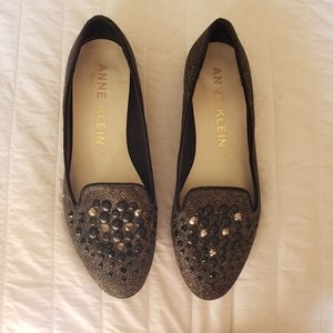 Anne Klein iflex flats w/black and silver fabric